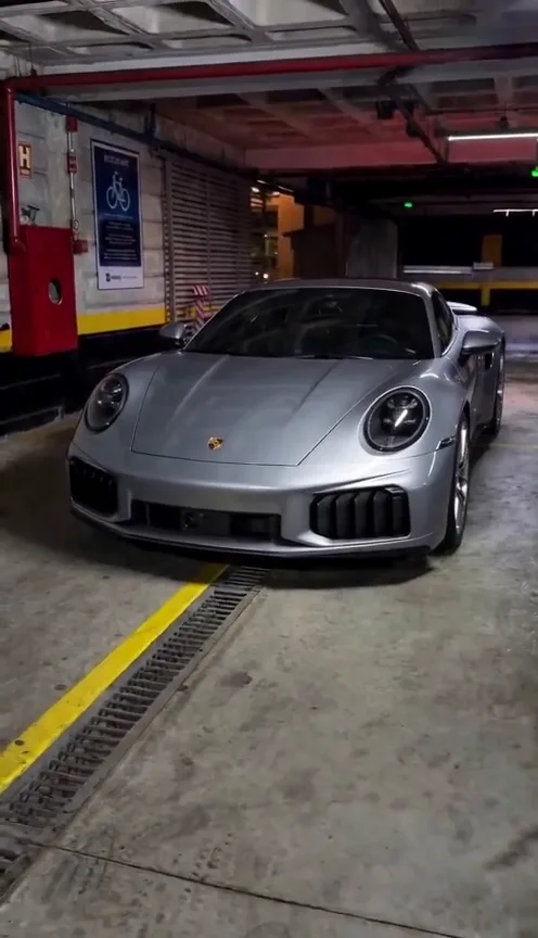 Silver sports car シンビオートカー組み立て動画の例